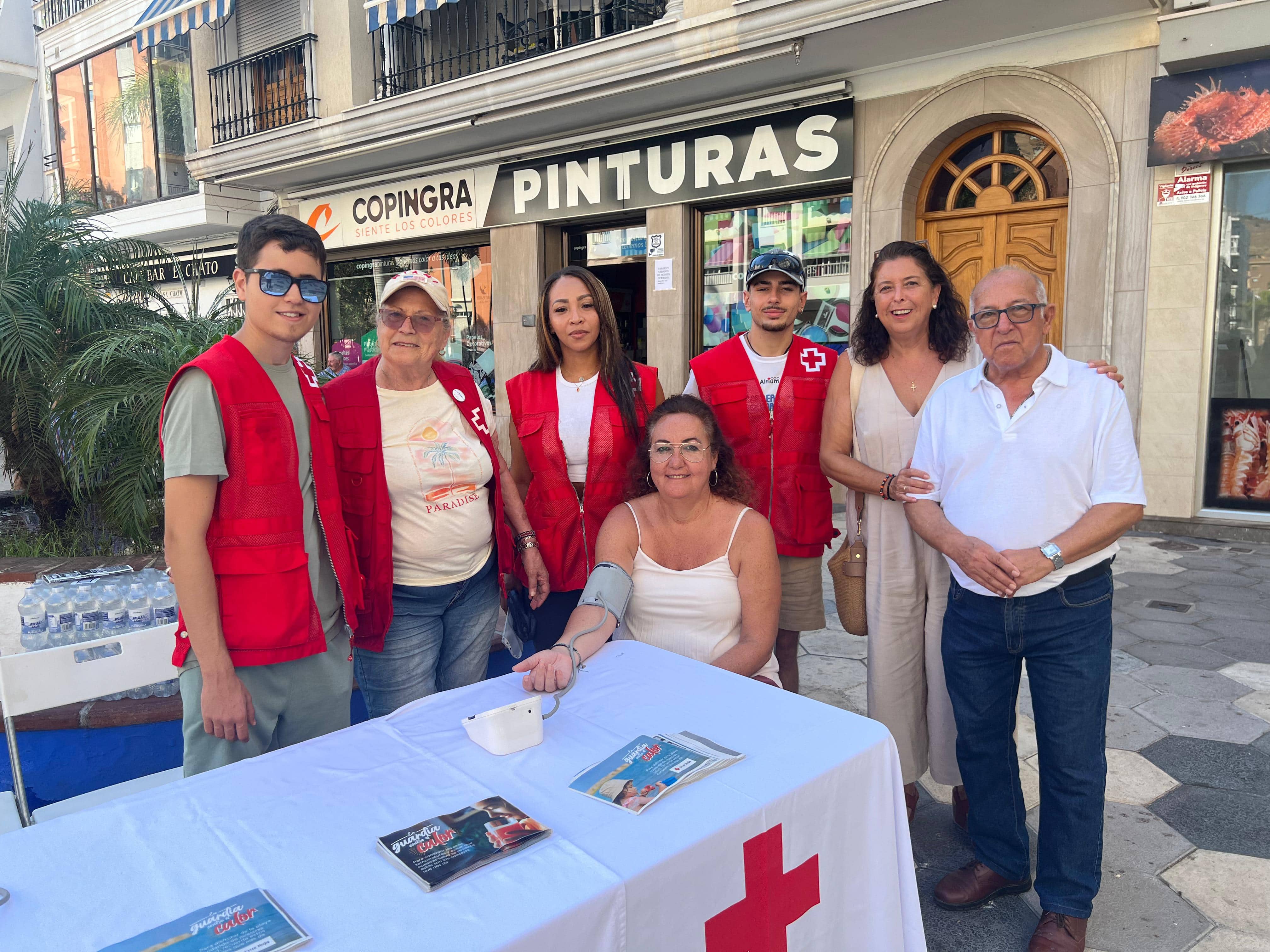 Cruz Roja recibe el apoyo del Ayuntamiento de Almuñécar en su campaña 'En guardia Contra el Calor'